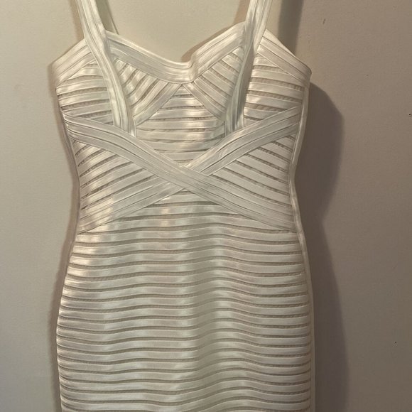 BCBGMAXAZRIA White Gardenia Rivas Bandage Cocktail Dress.   Size 8 - Picture 2 of 3